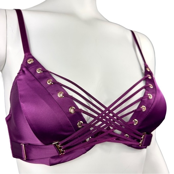 Savage Satin Lace Front Adjustable Bra in Purple Size 32B - Picture 3 of 9